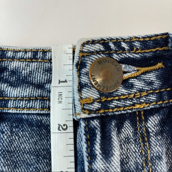 Modern Amusement Acid Wash Bow Jean Shorts Jr Sz 1 - Picture 14 of 14